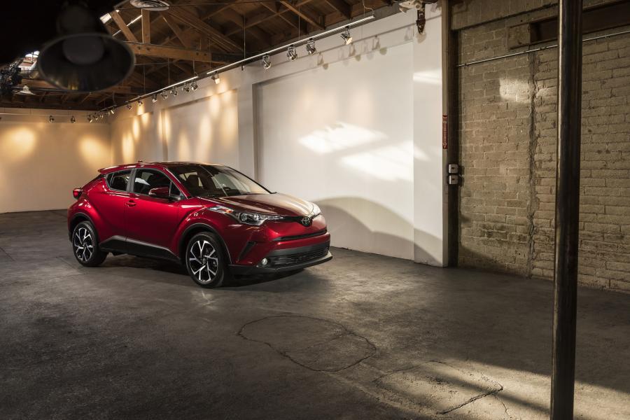  Toyota C-HR 2017 года  (NA) (фото 16 из 44)